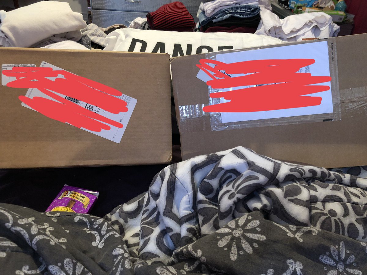 PrFindom's tweet photo. Folding laundry n boom! Delivery! #newshoes #shoes #footfetish #hepaid https://t.co/p1t8rYTc1k