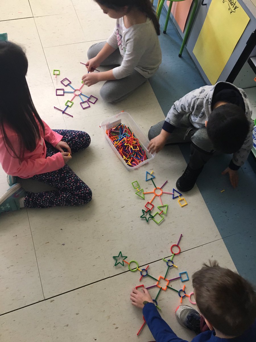 mrsvogelei's tweet photo. Today I got to visit Mrs. Saracino’s 2nd grade friends for some snowflake STEAM! We learned how snowflakes are made &amp; that all snowflakes are symmetrical and 6-sided. Then students built their own snowflakes! @HowellTwpAdelph #snowflakefun #snowflakesteam #science #math #makers https://t.co/e0rSTiFIo0