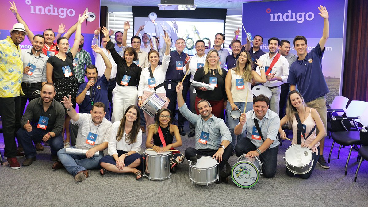 Indigoag's tweet photo. Indigo Brazil and field partners kicked off their "Semeando o Futuro" campaign ("Sowing the Future") with a bang, drumming up some new ideas for the upcoming sales season.
#Indigo #LifeatIndigo #ag #agriculture #farming #Brazil https://t.co/qhR5itnET4