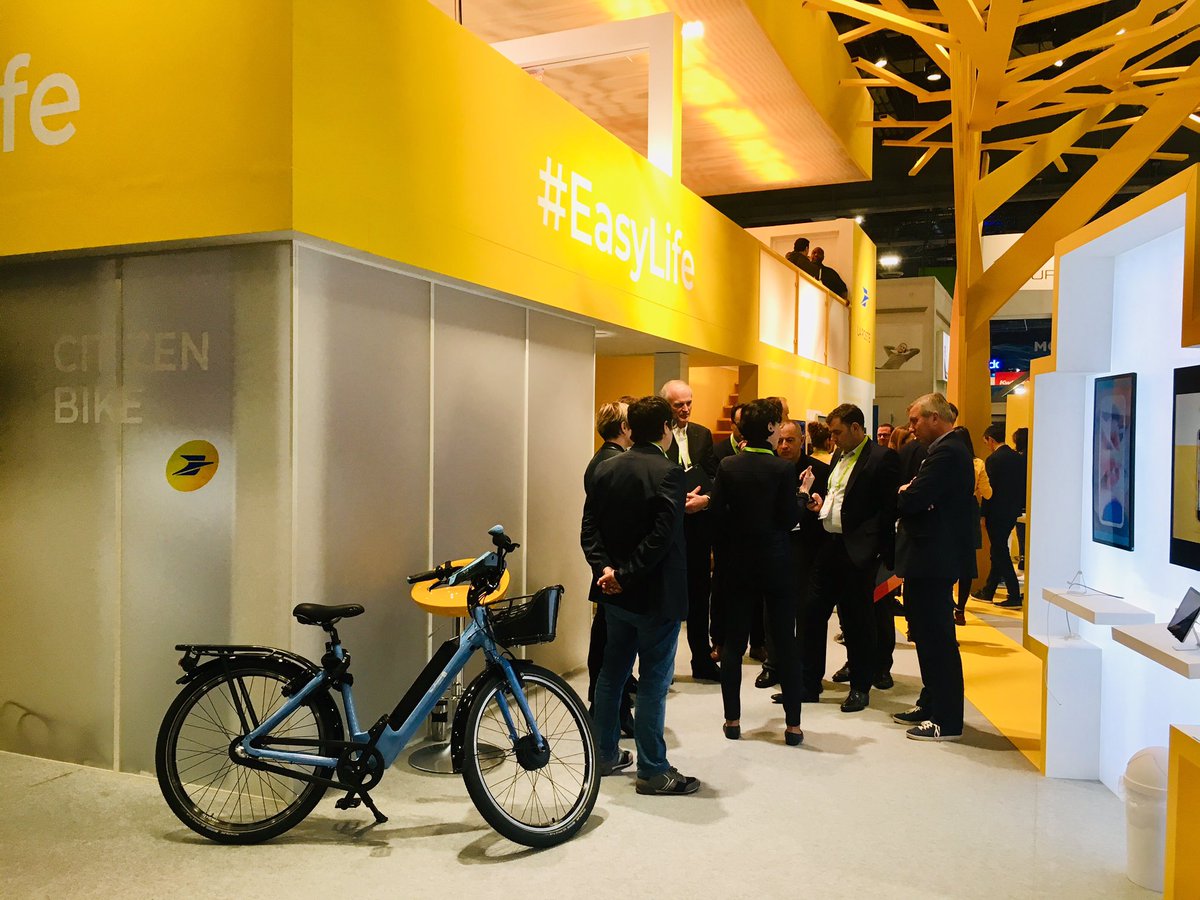 Visite de #Michelin sur le stand <a href="/GroupeLaPoste/">La Poste Groupe</a> intérêt marqué pour notre vélo #connecté bientôt déployé en <a href="/iledefrance/">Région Île-de-France</a> <a href="/IDFmobilites/">IDF Mobilités</a> <a href="/Fluow_vl/">Fluow</a> #SimplierLaVie