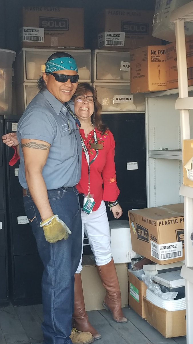 JoMedinaAlegria's tweet image. @CajonValleyUSD @CVEF Rolling up our sleeves!! Clearing the way for a solid Foundation. #takinginventory #CVEF Great Teamwork THANK YOU!!