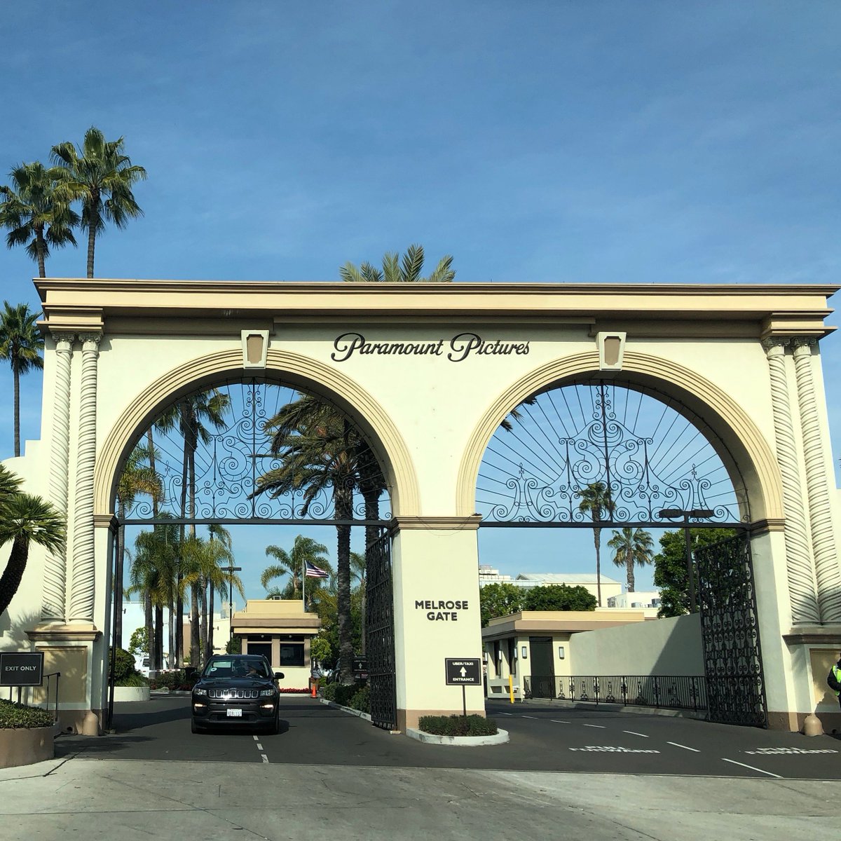 SLANT_HQ's tweet photo. We went to Los Angeles for In-N-Out (technically we went to kickoff SLANT Discovery on our new client, the @LAAreaChamber, but they don't come Animal Style). #branding #yeahTHATgreenville #marketing #design #losangeles https://t.co/TPcjmV77Rp