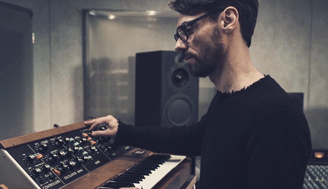 steve_bug's tweet image. My Tech Talk with EB.TV will be released next Tuesday on eb.tv 
🎛🎹📺
.
.
.
#techtalk #ebtv #stevebug #analoggear #studiolife #insights #techno #productionsecrets