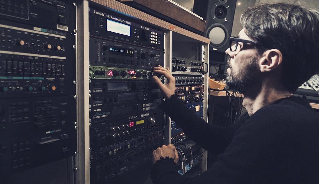 steve_bug's tweet image. My Tech Talk with EB.TV will be released next Tuesday on eb.tv 
🎛🎹📺
.
.
.
#techtalk #ebtv #stevebug #analoggear #studiolife #insights #techno #productionsecrets