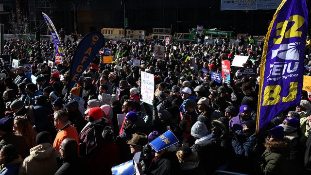 thehill's tweet photo. Government workers protest outside White House on shutdown day 20 https://t.co/A9F7sHBjnA https://t.co/m54wH9wH6O