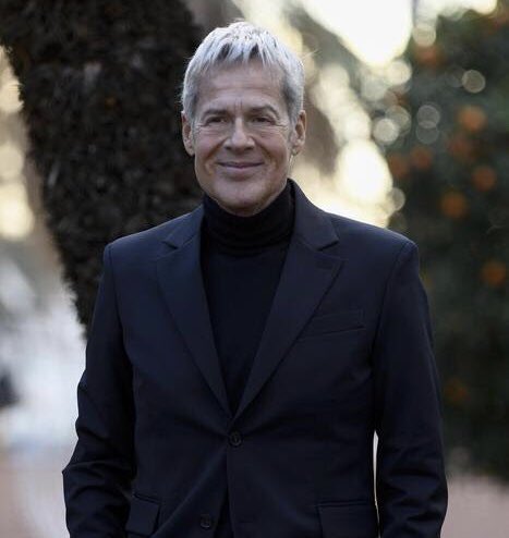 Rubio deve pensà solo a cucinà, <a href="/ClaudioBaglioni/">Claudio Baglioni</a> solo a cantà , <a href="/ValeNappi/">Valentina Nappi</a> solo a scopà, <a href="/OToscani/">oliviero toscani</a> solo a scattà, <a href="/LucaBizzarri/">Luca Bizzarri</a> &amp; <a href="/paolokessisoglu/">paolo kessisoglu</a> solo a imità.. ok. Però Il coglionazzi de <a href="/matteosalvinimi/">Matteo Salvini</a> deve smette de fa’r pajaccio e dedicasse solo a na cosa: a rubbà! #49Mln