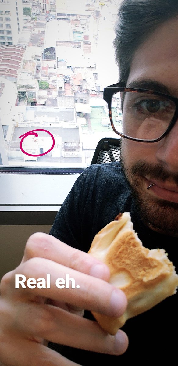 nuclearxdude's tweet photo. ATENCION CON ESTO. Yo como empanadas, él come empanadas. https://t.co/IoEakqYBcU