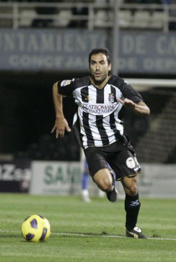 EfeseHistoria's tweet photo. Hoy cumple 42 años Rafael Clavero (@rafaclave). Lateral izquierdo que jugó 61 partidos con el FC Cartagena en Segunda. Estuvo presente en el 'cordobazo' en 1999, como rival https://t.co/AM8aIgFXKv