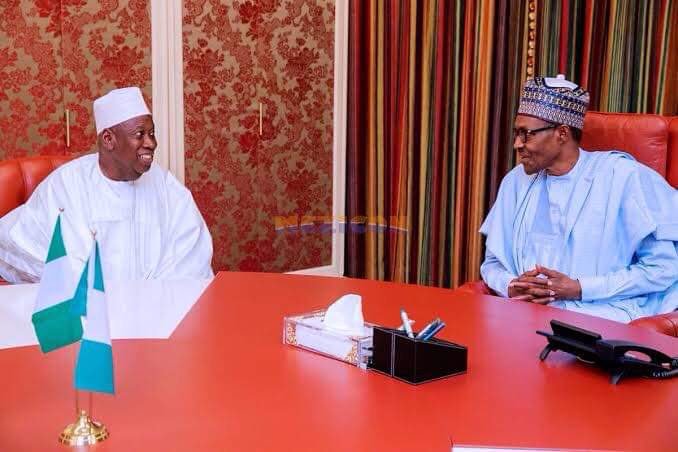 Foluso_Official's tweet photo. "So, lemme get this straight....
This corrupt man with stained hands, called Ganduje, who used the
court to stop kano assembly from probing bribery allegation against him, wants
to drag Kwankwaso to EFCC?
What a country!
Buhari is indeed, fighting corruption"
##NeverAgainApc https://t.co/ZsJRjCsaxy