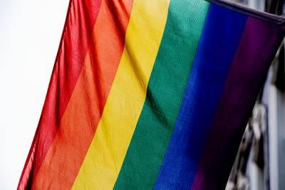 Actie Ermelose jongeren: hijs de regenboogvlag voor onze homo's: ,,Wij regelen de regenboogvlag, aan u de eer om die te hijsen’’. Met deze oproep aan het gemeentebestuur wil de Ermelose jongerenraad de lokale homogemeenschap een hart onder de riem steken. dlvr.it/QwPW2h