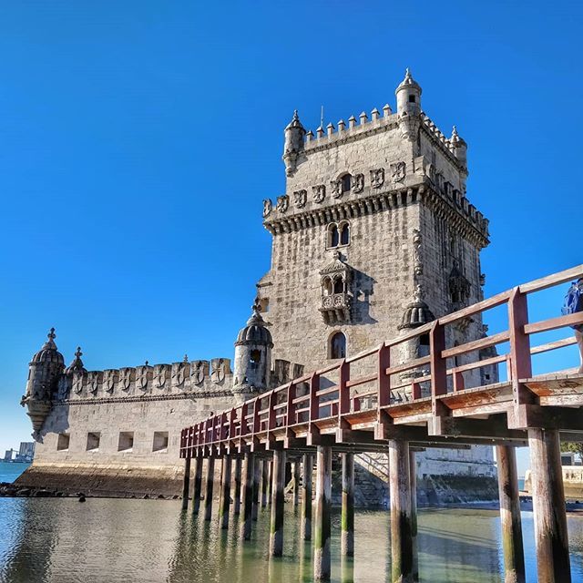 Dove inizia l'oceano! 🌊
 #belem  #torredebelem #instapic #portugal_de_sonho #portugal #super_portugal #visitportugal  #living_europe #ig_portugal #thebestdestinations #bestvacations #aplacetoremember #places_wow #forbestravelguide #awesomedreamplaces… bit.ly/2sjEISq