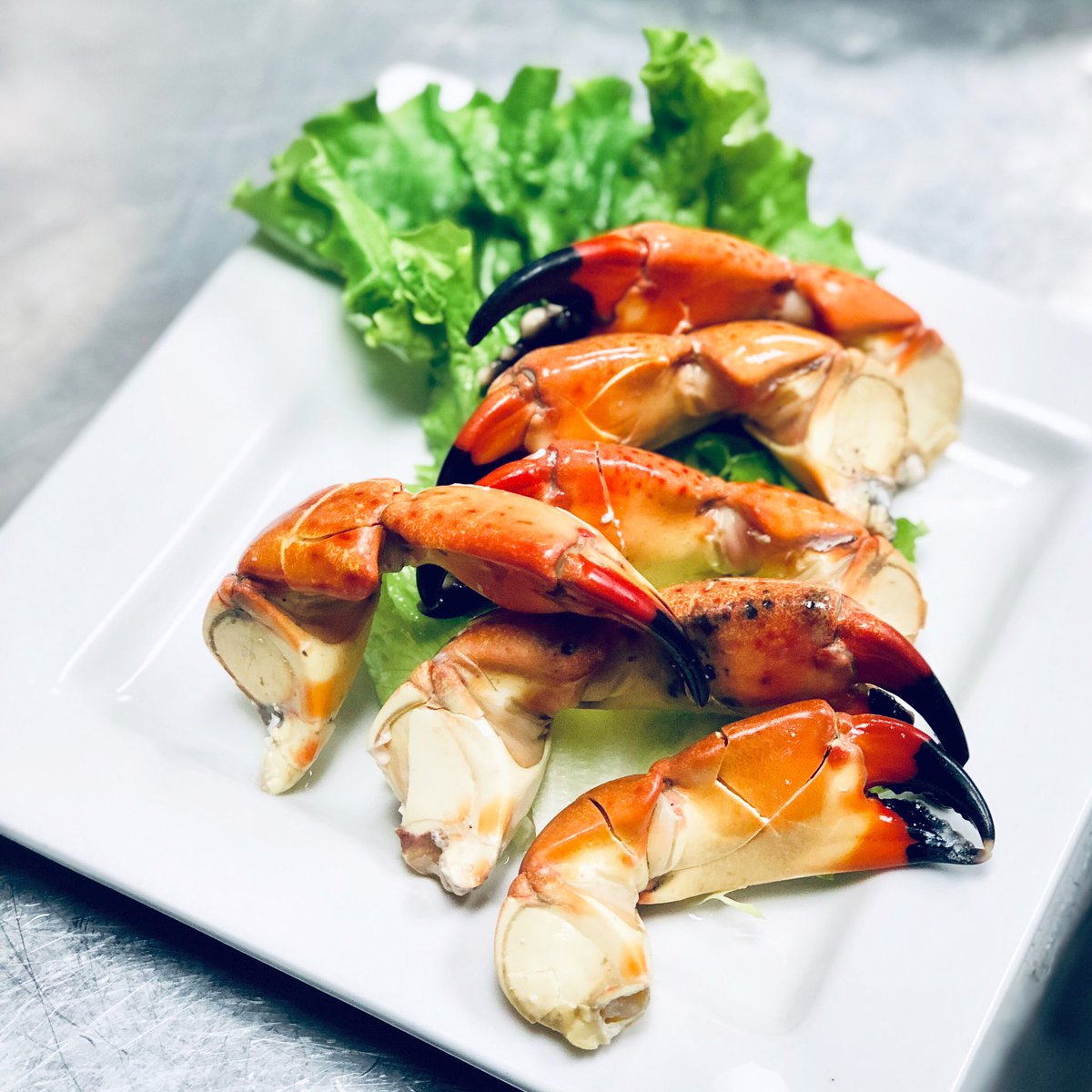 pauszu's tweet photo. Mmm... S T O N E S!! 
#boat2bellie #stonecrabs #delicious #seafood #freshseafood #freshfromflorida #tarponsprings #january #thursdayvibes #Floridalife https://t.co/29wVMFPmpQ