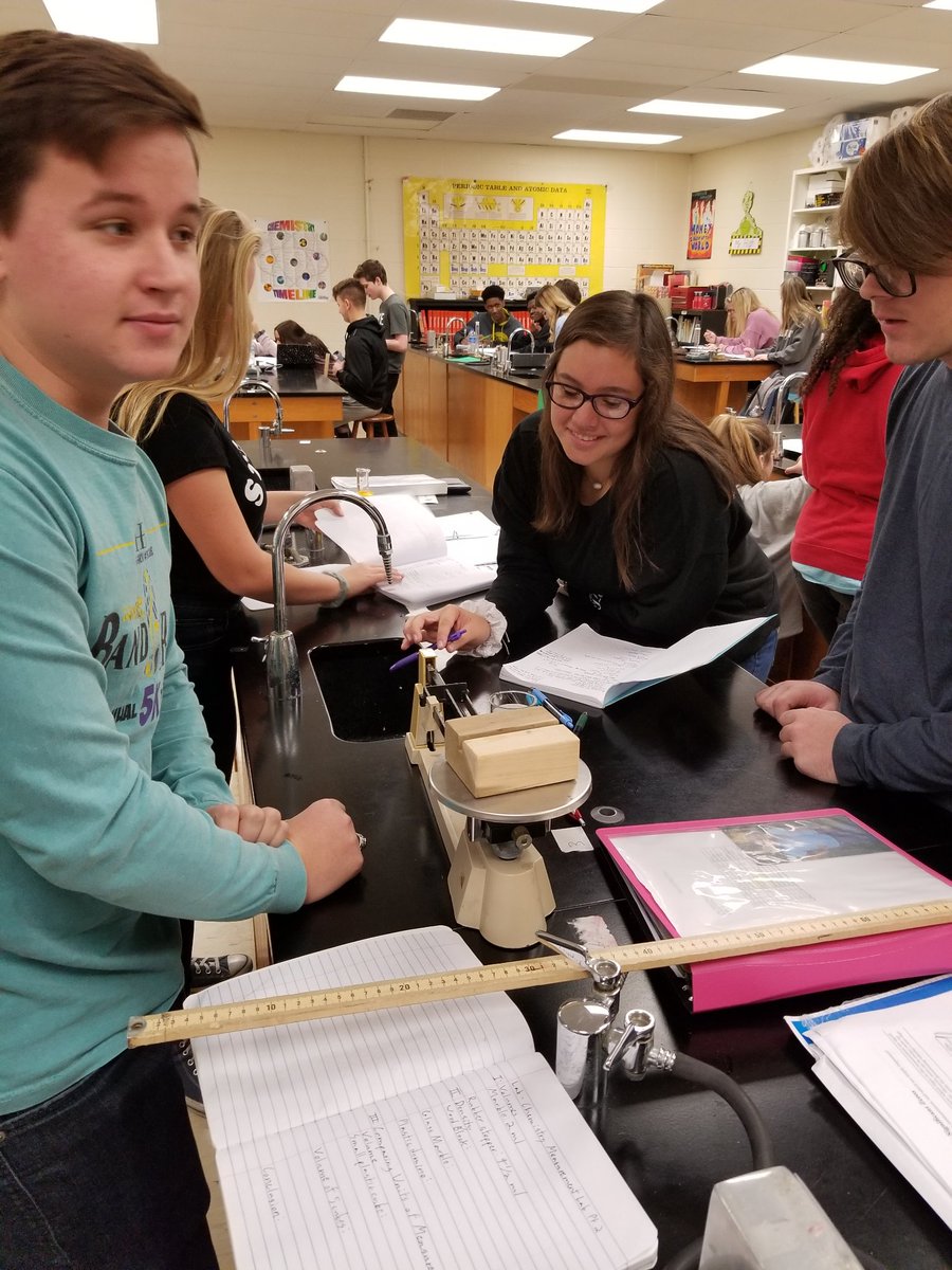 high_hhs's tweet image. HHS Chemistry students exploring measurements and density. #TeamDCS #TeamHHS