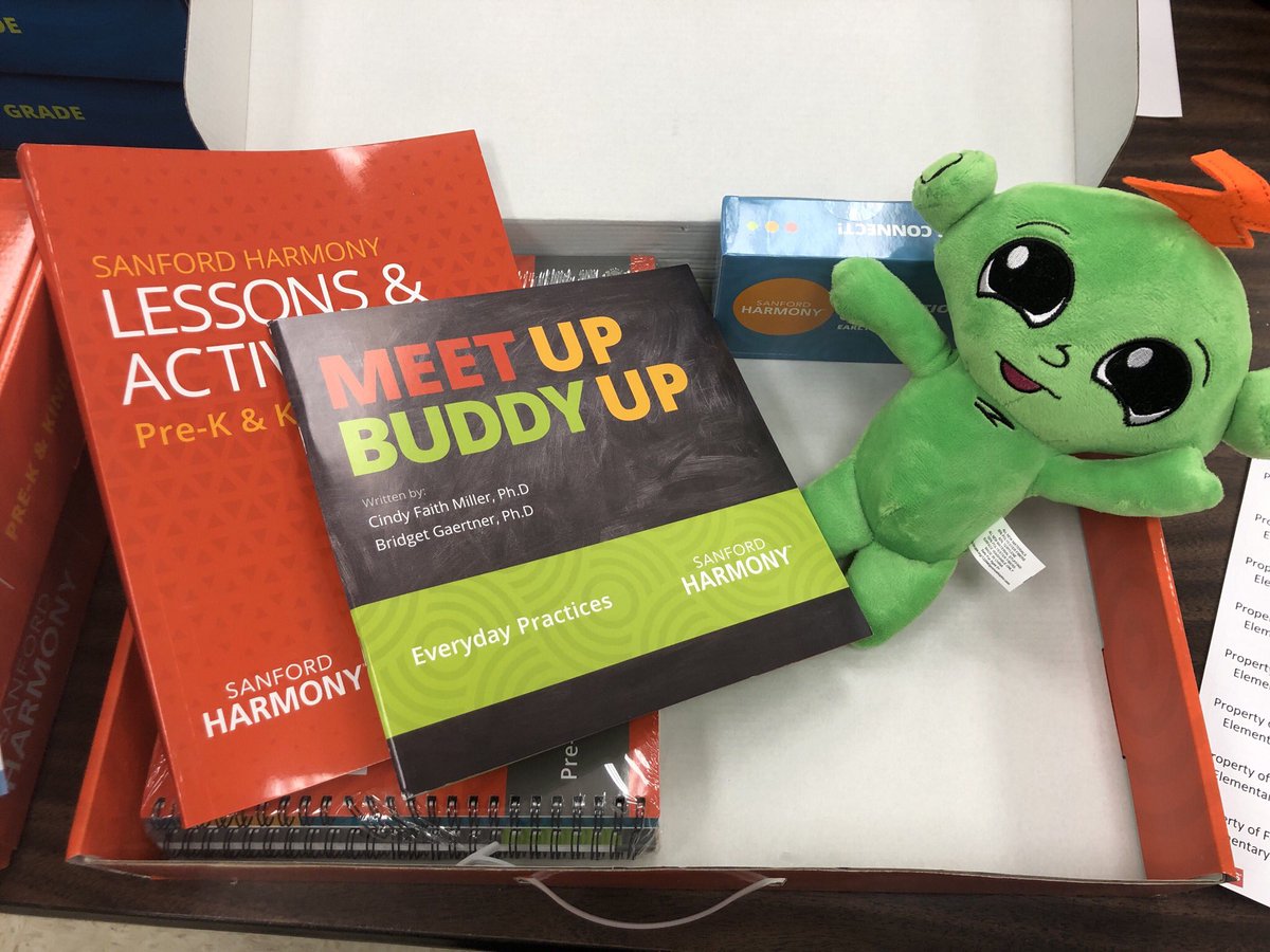 KimHaden1's tweet photo. Our kits are here!!! We can’t wait to get started!!!! #SanfordHarmony https://t.co/oPW5thw0wU