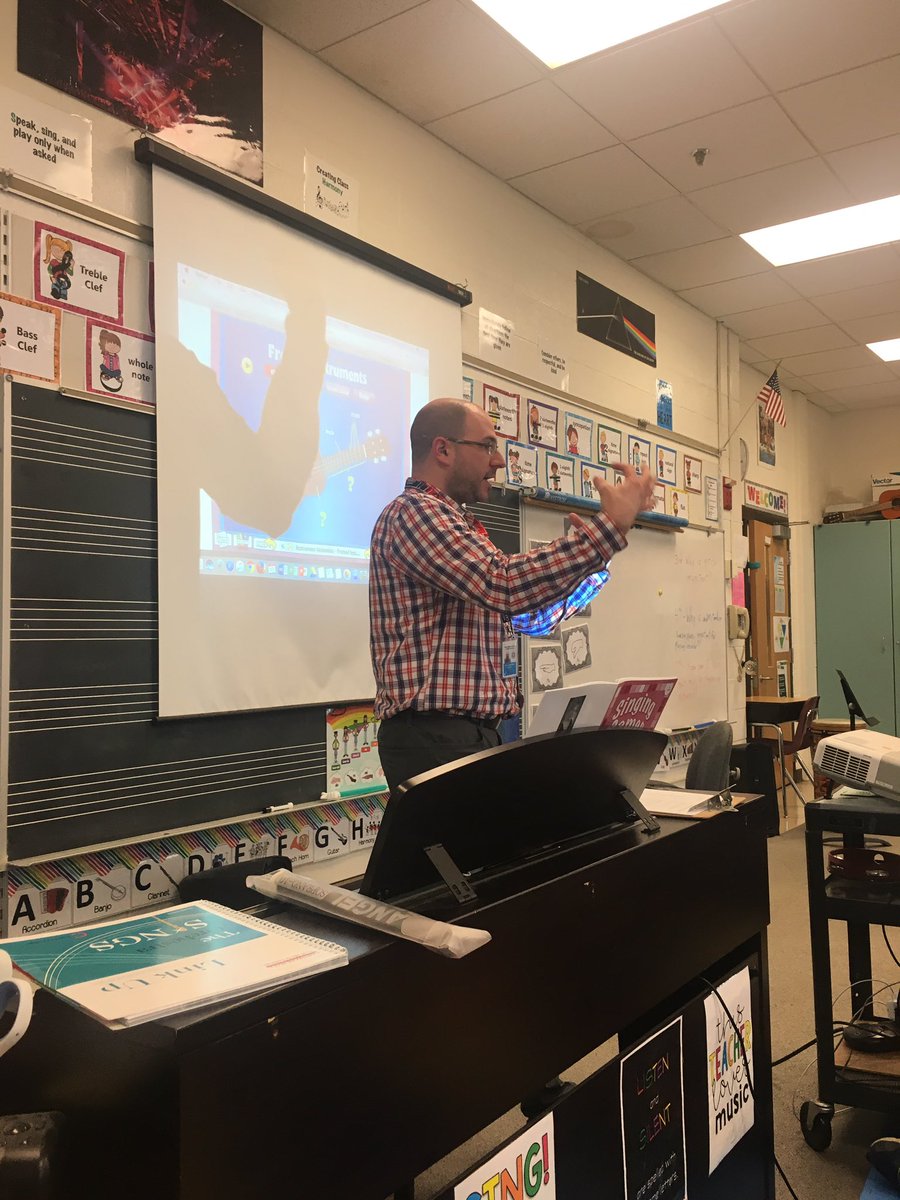 Burkhart87's tweet photo. Starting with the Ukelele at Eastern https://t.co/IoAn4ZW5Bk