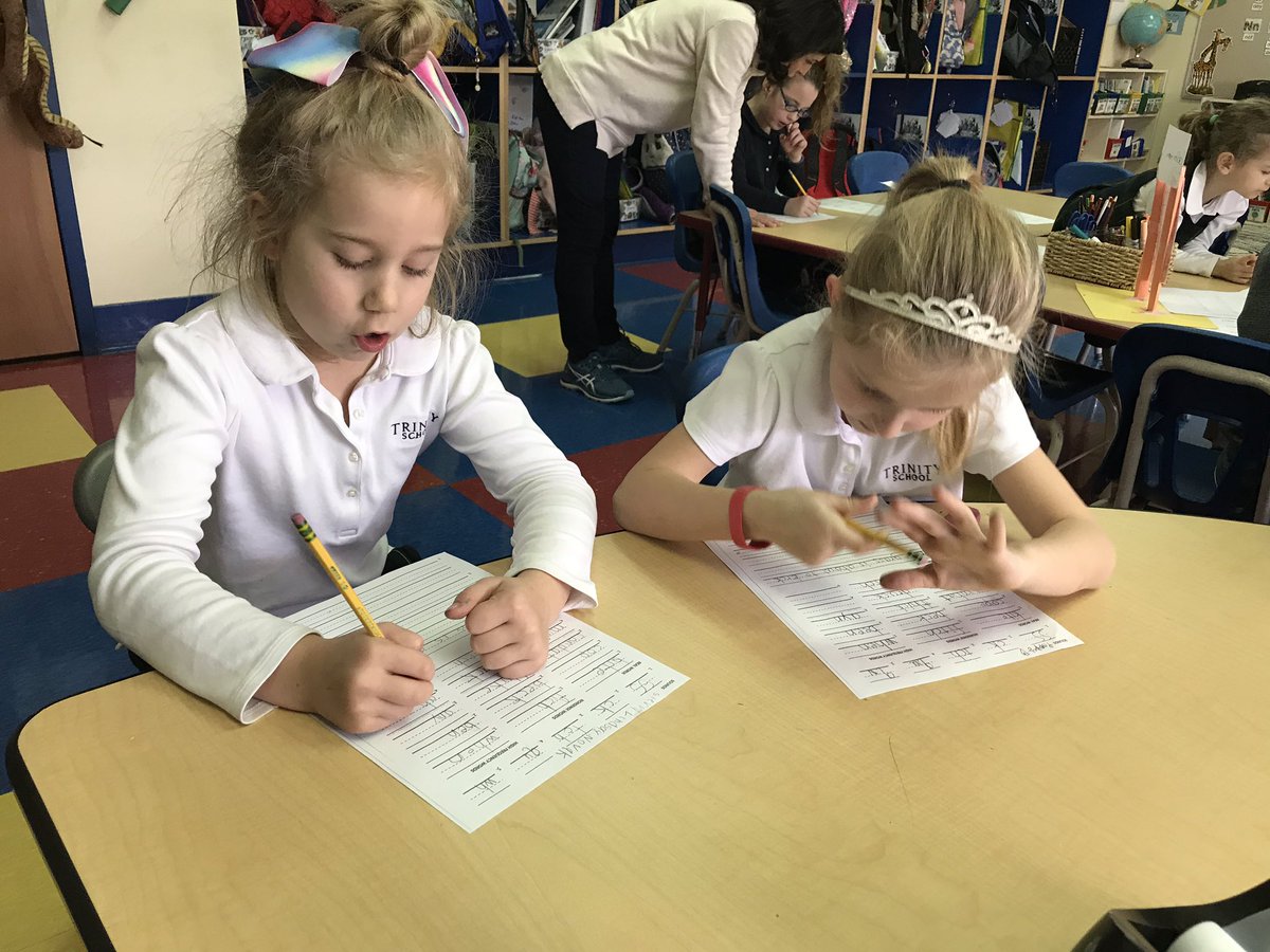 Rebatalie1st's tweet image. Short vowel rule dictation, magic E sorting, and syllabication... we continue to brush up on phonics fun learned so far. #trinitylearns