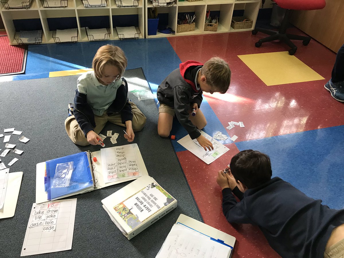 Rebatalie1st's tweet image. Short vowel rule dictation, magic E sorting, and syllabication... we continue to brush up on phonics fun learned so far. #trinitylearns