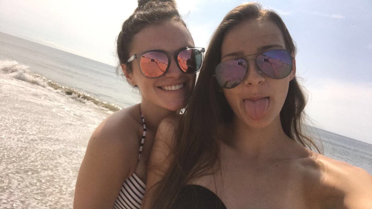 _mickeyknapp's tweet photo. happy birthday to my soul sister love u 🤩🎊 https://t.co/Jbv2spxzpx