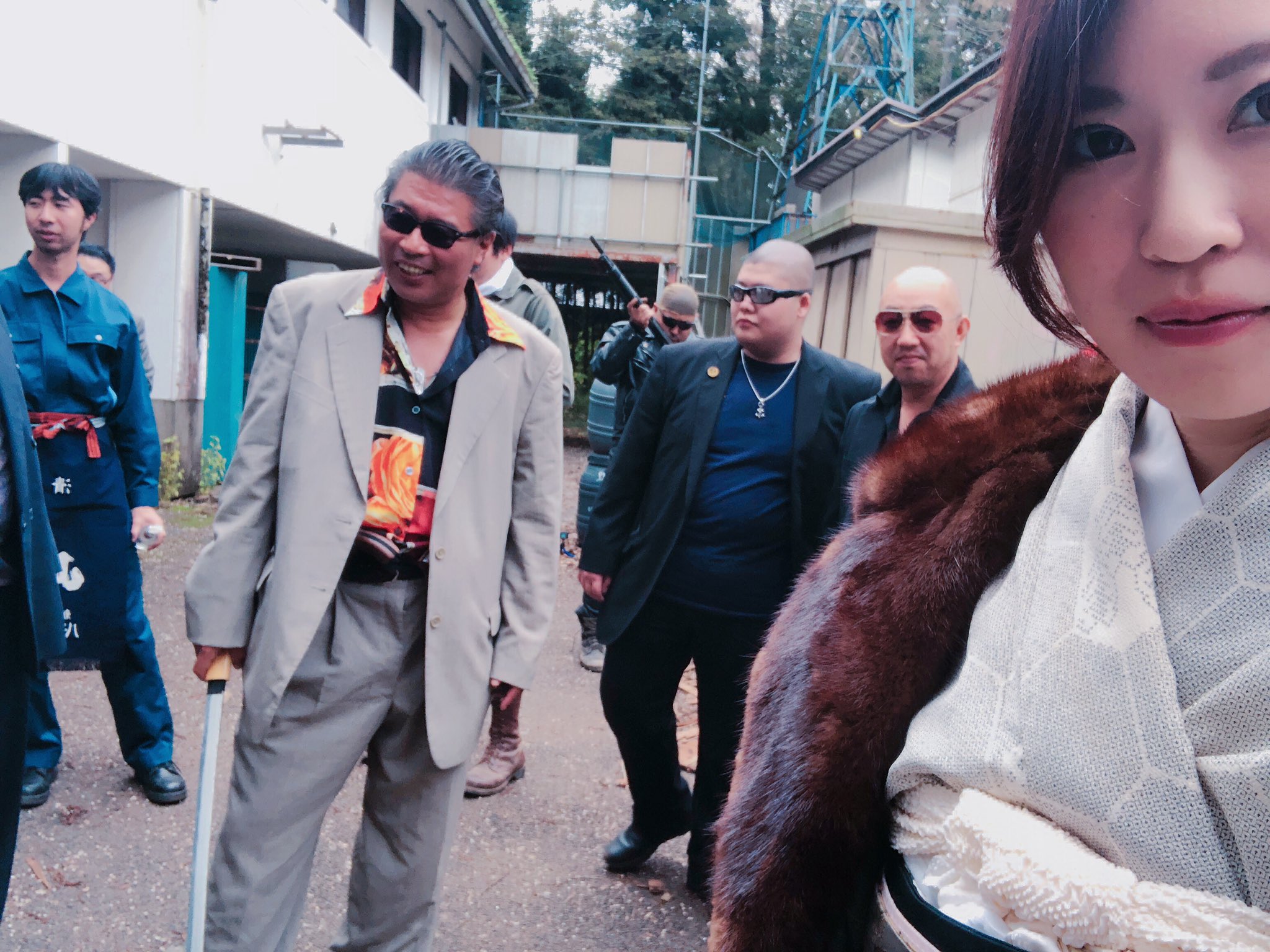 エイトボール商会 サバゲの延長ですが 昭和のヤクザをコンセプトにした 小芝居だらけの ヤクザまつり というのがあります bb弾は使わずモデルガンをバンバン発砲させて 抗争 闇取り引き カチコミ ガサ入れ 逮捕 何でもアリのイベントです 楽しい エイトボール商会 サバゲの延長ですが 昭和のヤクザをコンセプトにした 小芝居だらけの ヤクザまつり というのがあります bb弾は使わずモデルガンをバンバン発砲させて 抗争 闇取り引き カチコミ ガサ入れ 逮捕 何でもアリのイベントです 楽しい