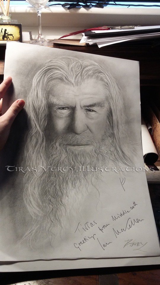 Artistigeist's tweet photo. Pencil portrait of the marvellous Sir Ian Mckellen. Somehow I managed to get it signed! The man himself informed me: 'Gandalf's not here right now' when I approached him for a signature, 'however, this is his symbol:' see tiny familiar marking etched onto the space in his beard- https://t.co/svobNtP9Bm