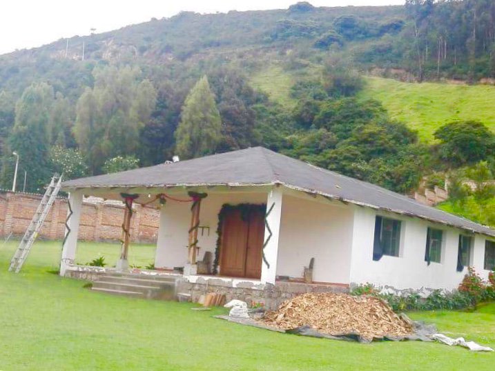 lynchmissions's tweet photo. Now with all the roof on the floor, we are one step closer to our dream of no more #umbrellas inside our #ProjectM25 chapel #Missions #Ecuador #Faith #ThankfulThursday https://t.co/obfmxjJxoc