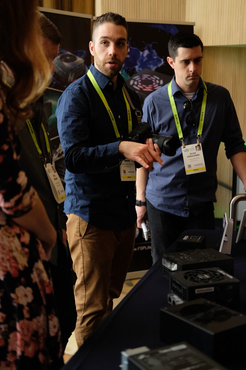 FSPGROUPUSA's tweet photo. Awesome to have @thinkcomps Thanks for coming by! 😊👍🏼
#CES2019 #FSPGroupUSA #PC #Powersupplies #Computers #Liquidcooledpsu #PCMods #ThinkComputers https://t.co/xAQV6gntQn