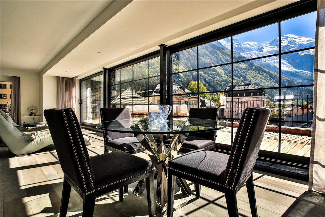 knightfrank's tweet photo. This magnificent 5 bedroom #penthouse apartment occupies the top floors of one of the most historic buildings of #Chamonix centre, the Pas de Chevre. VIEW more here: https://t.co/Uo5Uvrr15b #AlpineView https://t.co/fzZnX0FneG