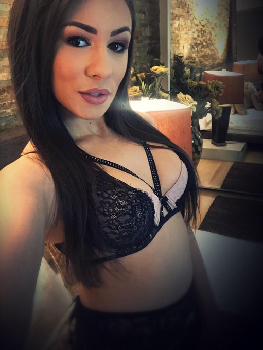 Let's make this night count! I have some crazy things on my mind..come and find out!  https://t.co/pwZKrmgaQ6 https://t<a href="/tag/healthyfood"class="tags"><span>#healthyfood</span></a><a href="/tag/lourdesgirl"class="tags"><span>#lourdesgirl</span></a>