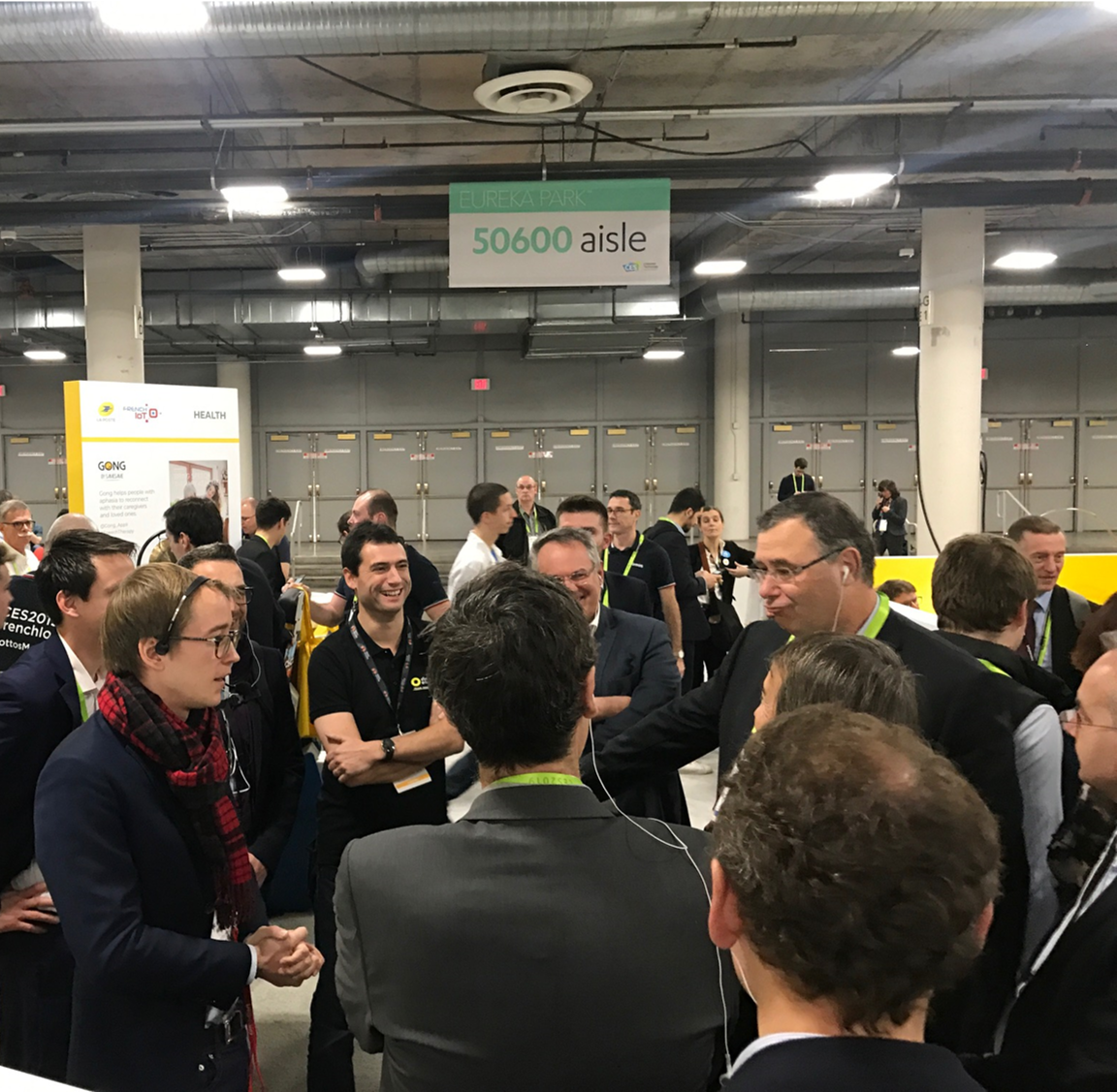 VanessaChocteau's tweet photo. #CES2019 | 
Quel plaisir d’accueillir Monsieur @PPouyanne CEO de @Total. 
Merci pour votre visite sur le stand #FrenchIoT du @GroupeLaPoste et notamment la découverte de la startup @LanceyStorage finaliste @engadget #bestofces https://t.co/kP8cMIv4sG
