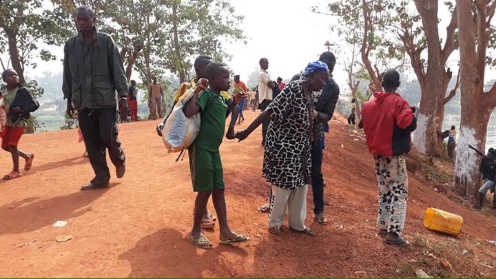 grothe2's tweet photo. #Centrafrique #Bambari, 10/01/2019, tension dans ville. Suites à prise ville par rebelles #UPC & autres, @touaderafaustin & #GouvernementRCA empêchés de célébrer (en décalé) Journée Mondiale Alimentation (#JMA2018). #CARCrisis #RCA #AliNdarassa
https://t.co/HSGrBOKdUW https://t.co/HsA2HXSXBa