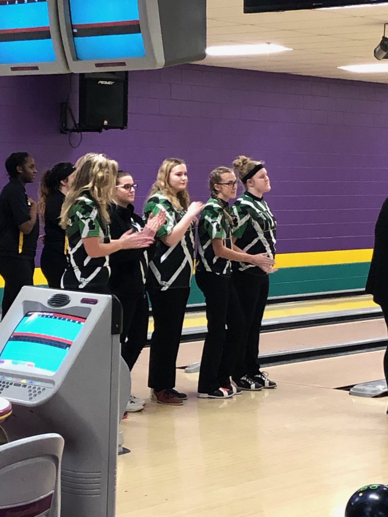 MrBarrNHHS's tweet photo. The Rockets are on a roll! Catching some New Haven bowling tonight #rocket_pride https://t.co/TgvV0iL0au