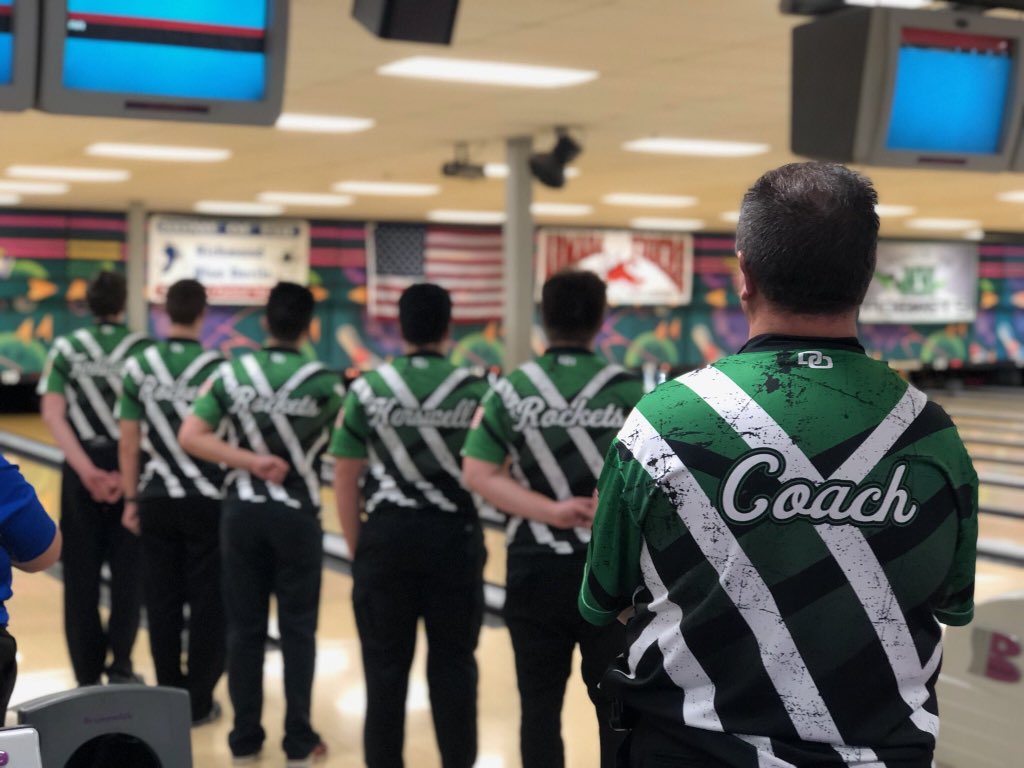 MrBarrNHHS's tweet photo. The Rockets are on a roll! Catching some New Haven bowling tonight #rocket_pride https://t.co/TgvV0iL0au