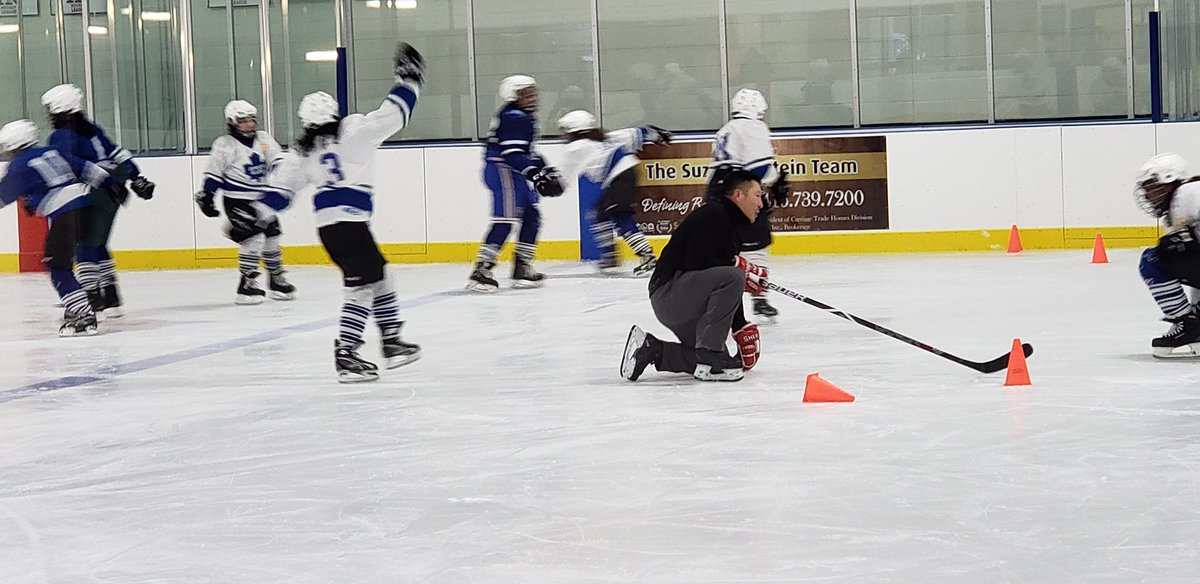 OfficerRomeral's tweet photo. First tweet in a while (off for the month of December!). At Baycrest Arena for Junior Blues Hockey
#32Division #Hockey #cops4kids https://t.co/QI5RwNhGC6