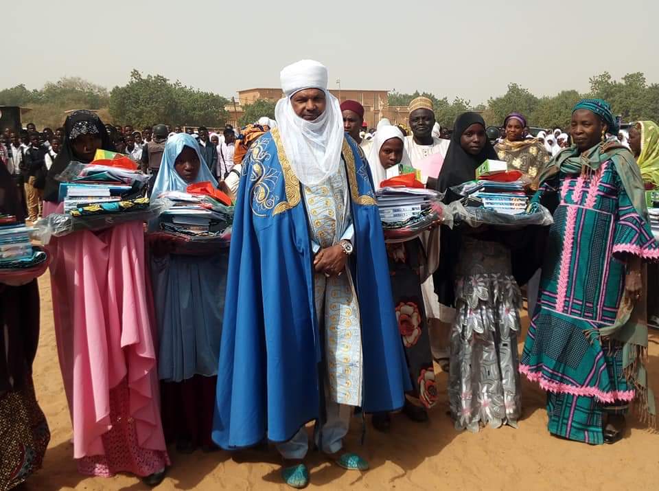 Sabiloulhouda's tweet photo. Images de remises de kits d excellence aux meilleures filles de la région de #Zinder,
Ouma Lawali alpha et Roukaya alpha de @Sabiloulhouda ont été récompensées. Du courage à nos vaillants professeurs car c'est le fruit de leur effort.
#Niger #Zantché #النيجر https://t.co/w7KVmjddsh