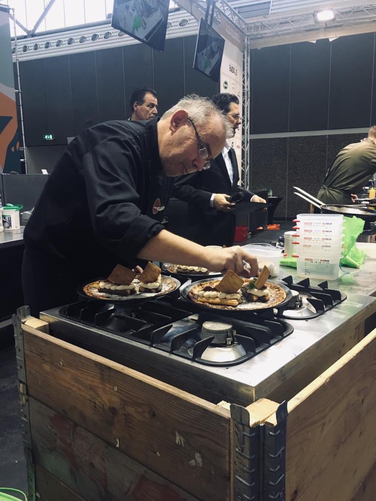 Reuvershoeve's tweet photo. Onze Tonny is vandaag 5e geworden op het NK pannenkoek bakken op de Horecava! En daarmee is hij ook de nummer 1 van Gelderland. Zijn pannenkoek “Sweet Italian” zag er super mooi uit en werd goed ontvangen door de jury! Wij zijn trots op onze Tonny!💪💪 https://t.co/jlKfQHAGgj