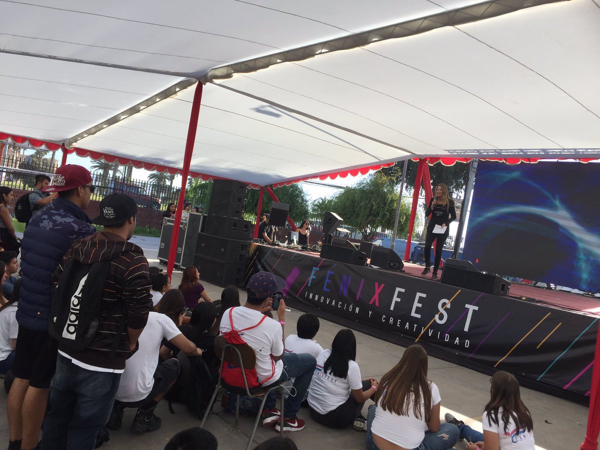 ¡La innovación y el emprendimiento no para en #FenixFest! Ahora se viene una tremenda jornada con #InnovaRockNight en la #RegiónEstrella 🙌🏻🎤🎸 <a href="/irockCL/">Comunidad #InnovaRock</a> <a href="/userena/">U. de La Serena</a> <a href="/LaBrujulaCowork/">La Brújula Cowork</a>