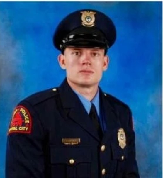 BackTheLEOs's tweet photo. UPDATE on @raleighpolice Officer C.D. Ainsworth who was shot 4 times Wednesday night. He made it through surgery but no report on his condition. #PrayForRPD #BlueFamilyPrays #BlueLivesMatter #BlueFamily #LivePd @WakeSheriff @Pray_For_LEOs
Story: https://t.co/0nUjaAantd https://t.co/52rwCoYbTZ