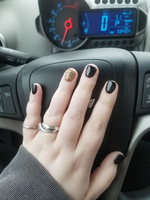 Lose one pig, gain another 🤷 Thanks for the salon time, baby dick https://t.co/ppFg15ksSm<a href="/tag/mvsales"class="tags"><span>#mvsales</span></a>