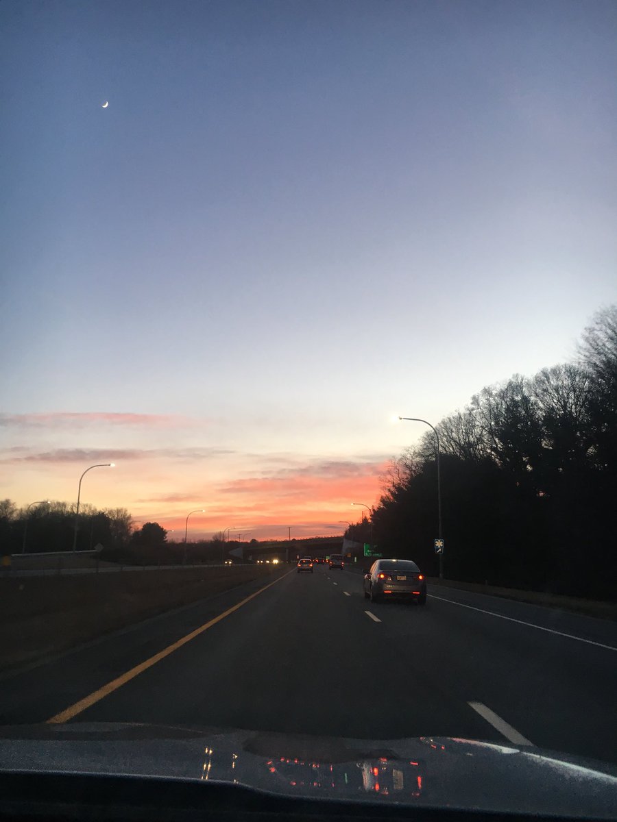 DKennedy_OC's tweet image. Anyone else see the beautiful sunset tonight? This picture doesn’t even begin to do it justice! #imNOTdriving @NBC10 @NBC10_Mark