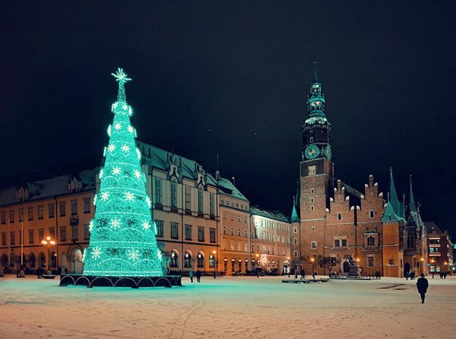 marcin_walencik's tweet photo. A winter night in Wrocław/Wrocław zimową nocą
#wroclaw #wrocław #wroclovers#wroclove #polska #poland #lubiepolske#dziejesiewpolsce #loves_poland #loves_poland#travel #polandways #artystycznapodroz #lovepoland#super_polska #travelingram #旅行 #europa #… https://t.co/LIQfiy4Bt7 https://t.co/aRjTeY54T3