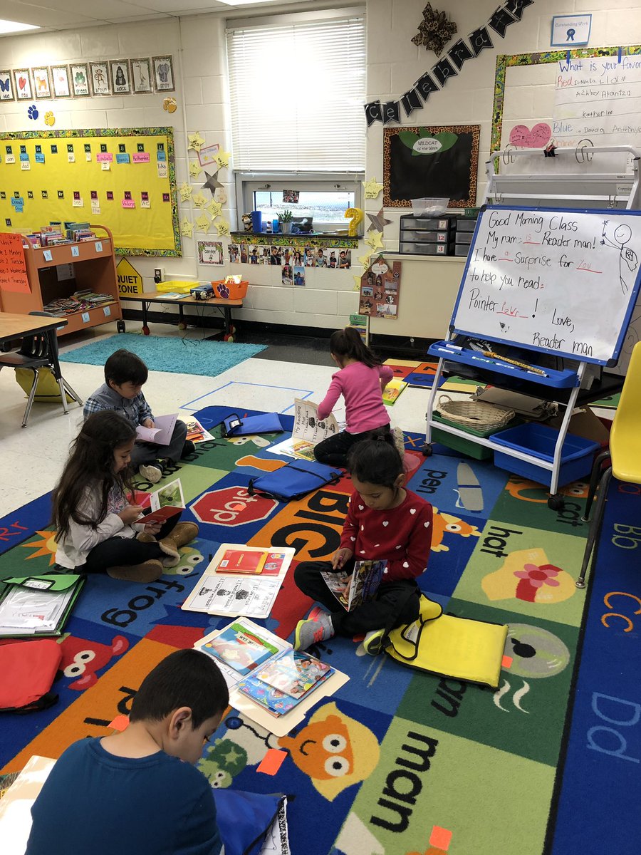 MrsWaldmann's tweet photo. Pointer power reading! @SullyES_LCPS https://t.co/QIL4PTb5hU