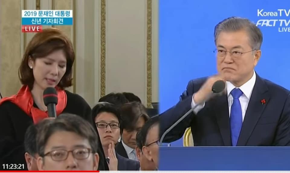 경제, 안보 폭망시키고도 지가 무슨짓을 하고 있는지 조차 모르는 무능의 극치.
그럼에도 자화자찬의 인지부조화.
자유민주주의와 시장경제를 부정하는 종북좌파적 정권.
만약, 문재인이 자신의 임기를 채우게 된다면 대한민국은 다시는 일어설 수 없는 나락으로 떨어지게 될것이 확실하다.