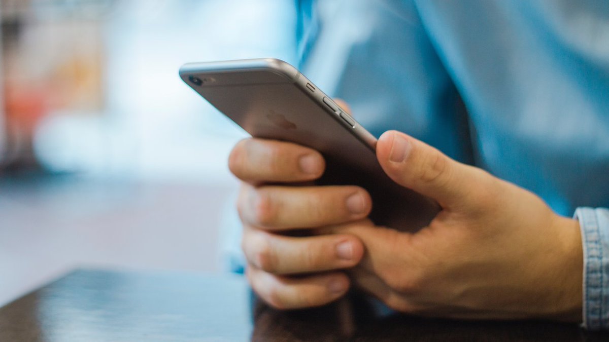 Learning from the #iPhone: New #CLEstate research study examines how products develop brand identity.

📲 | csuohio.us/iPhone