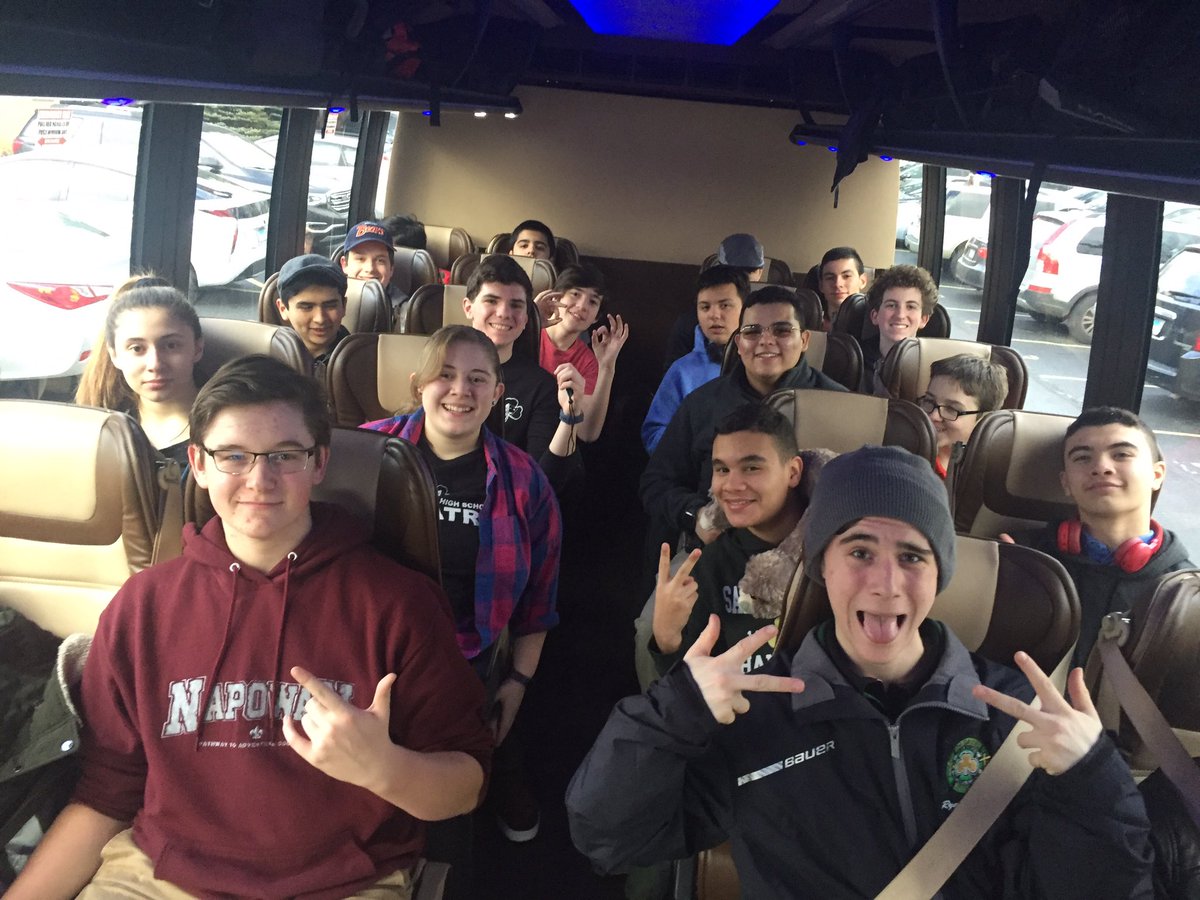 mommabtoyou's tweet photo. And we’re off! ☘️❤️
@SaintPatrickHS @StPatsTheatre #illinois #theaterfest https://t.co/GTeO2BlrVD