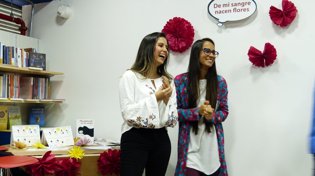 INSSPIRE_'s tweet photo. ¡Tuvimos una tarde inspiradora en nuestra tienda de @mallplazaco con @kunda_lavagina en la presentación del libro “Mandaleando en mi cuerpo” en la cual hablamos sobre el autoconocimiento, la aceptación de la naturaleza femenina y muchos más temas interesantes!
.
#Insspire https://t.co/z9rmosjQ1i
