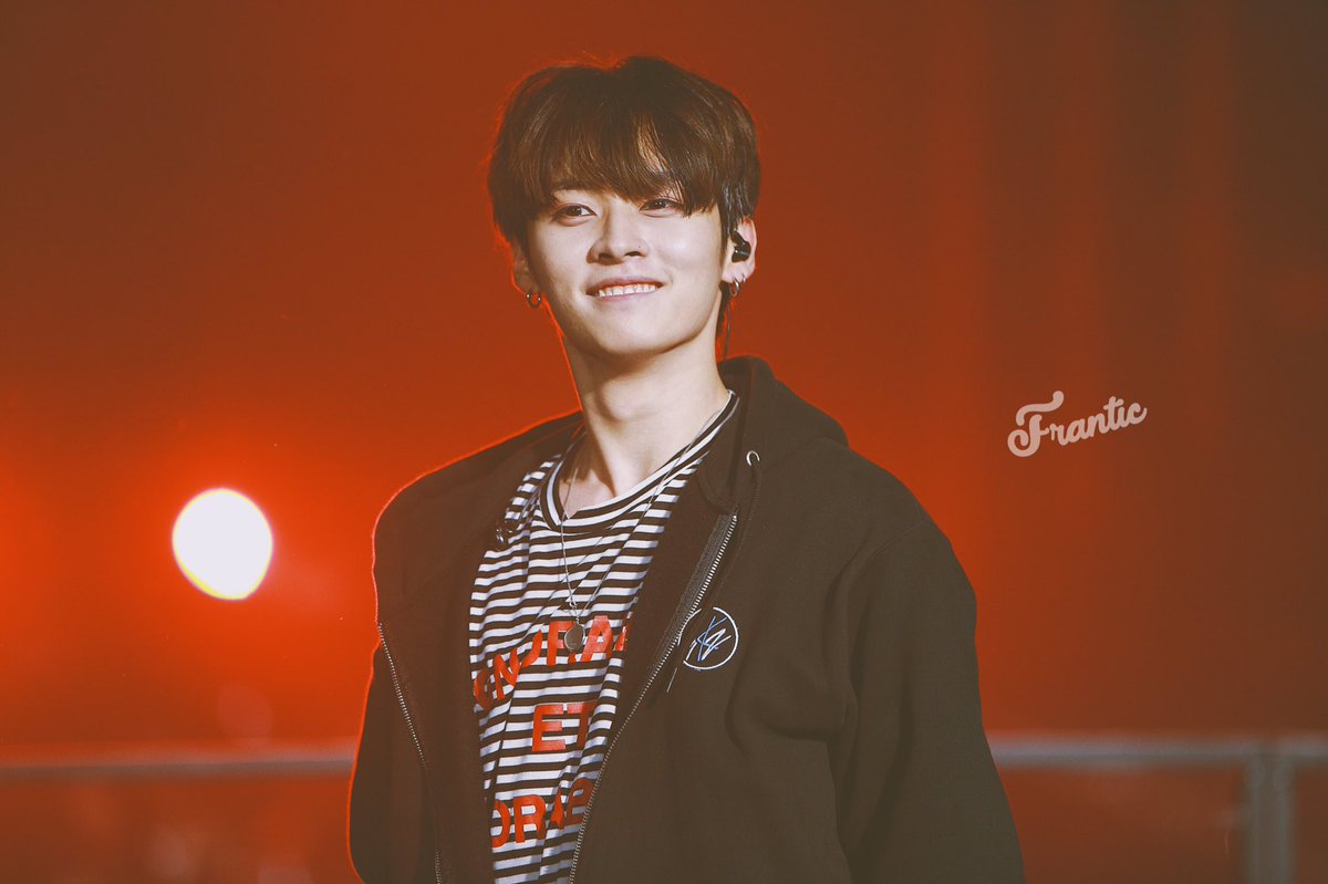 джисон стрей. Leave lee know. Leave lee know. Lee know. Lee know stray kids пресс.