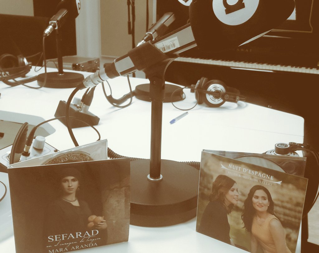 territoriAPunt's tweet photo. 🎼 | PODCAST |  2 Acústics amb entrevista.
📻 La soprano @roigbelen i la pianista #AidaVelert ens mostren el repertori clàssic de #NuitdEspagne
🎤 La cantant @Mara_Aranda presenta en primícia, Sefarad. En el corazón de Turquía
💜 Dones del #TerritoriSonor 
https://t.co/donqbmgraZ https://t.co/sZP43O1gvO