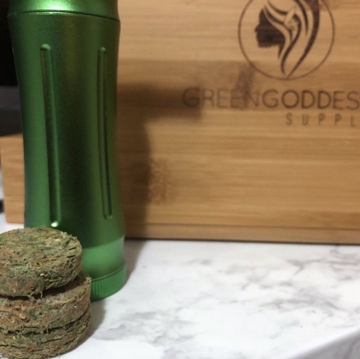 GreenGoddessSup's tweet photo. Hey folks - check out what Kyle @heylookimonfire has been doing with our pollen press - pressing bud to make it easier and more efficient to extract rosin with a rosin press. Stop and let that sink in a moment! 🤔
https://t.co/2P4L46jFel
#pollenpress #tpress #kiefpress #sifterbox https://t.co/miVOXiasD0