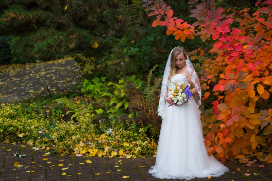 SeattleBrideMag's tweet image. Calling all curvy brides-to-be! Check out our guide to finding the perfect gown for your special day with expert tips from @ohappydaybridal! bit.ly/2AHf7aW #sponsored by @ohappydaybridal