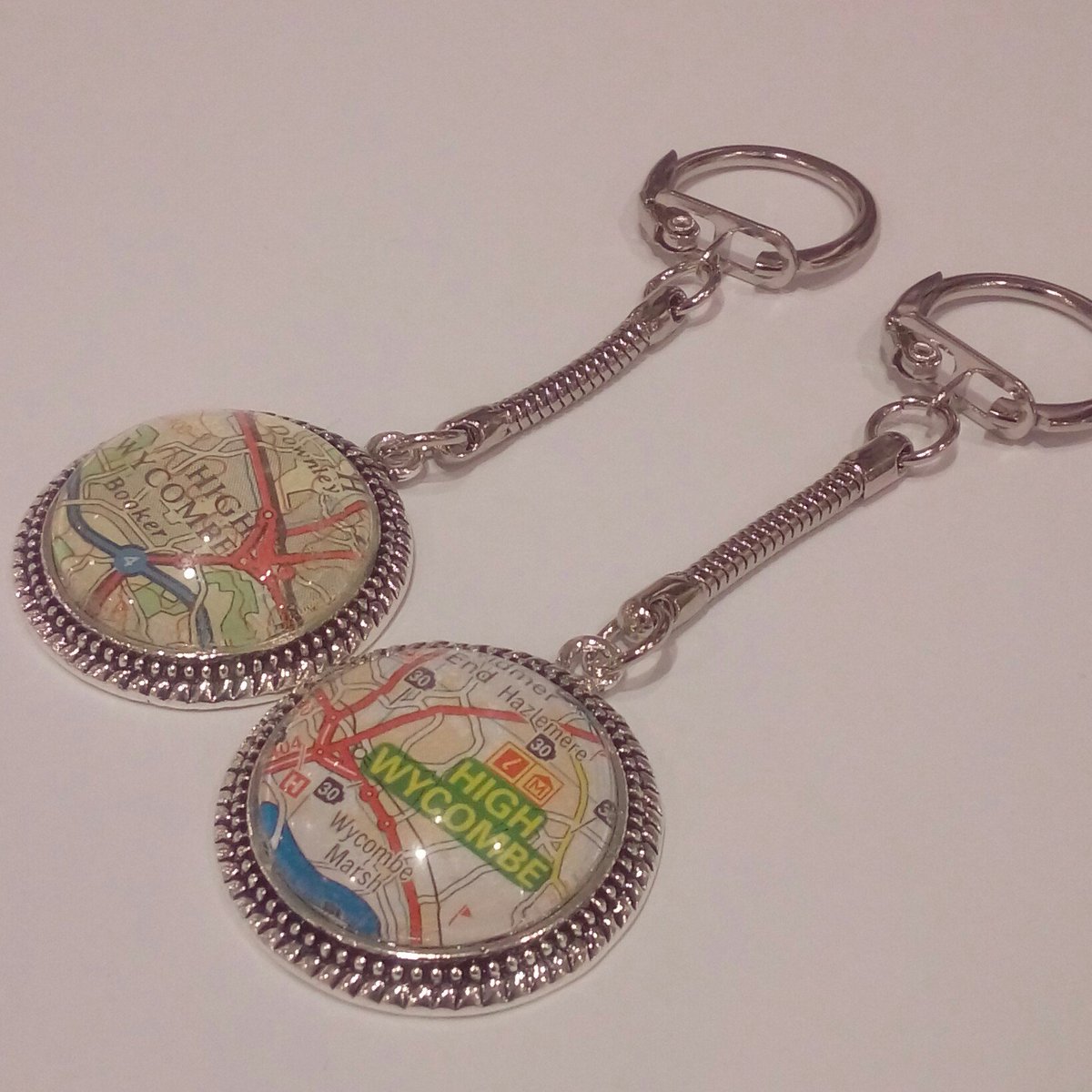 letsbecatsjewel's tweet image. Now available at the @Craft_Coop pop-up shop in the @Eden_Shopping centre. Genuine maps of #highwycombe made into keychains. Fancy some other location? Get in touch! 
#mapgifts #bucks #hwyc #chilterns #newhome #expat #traveller.